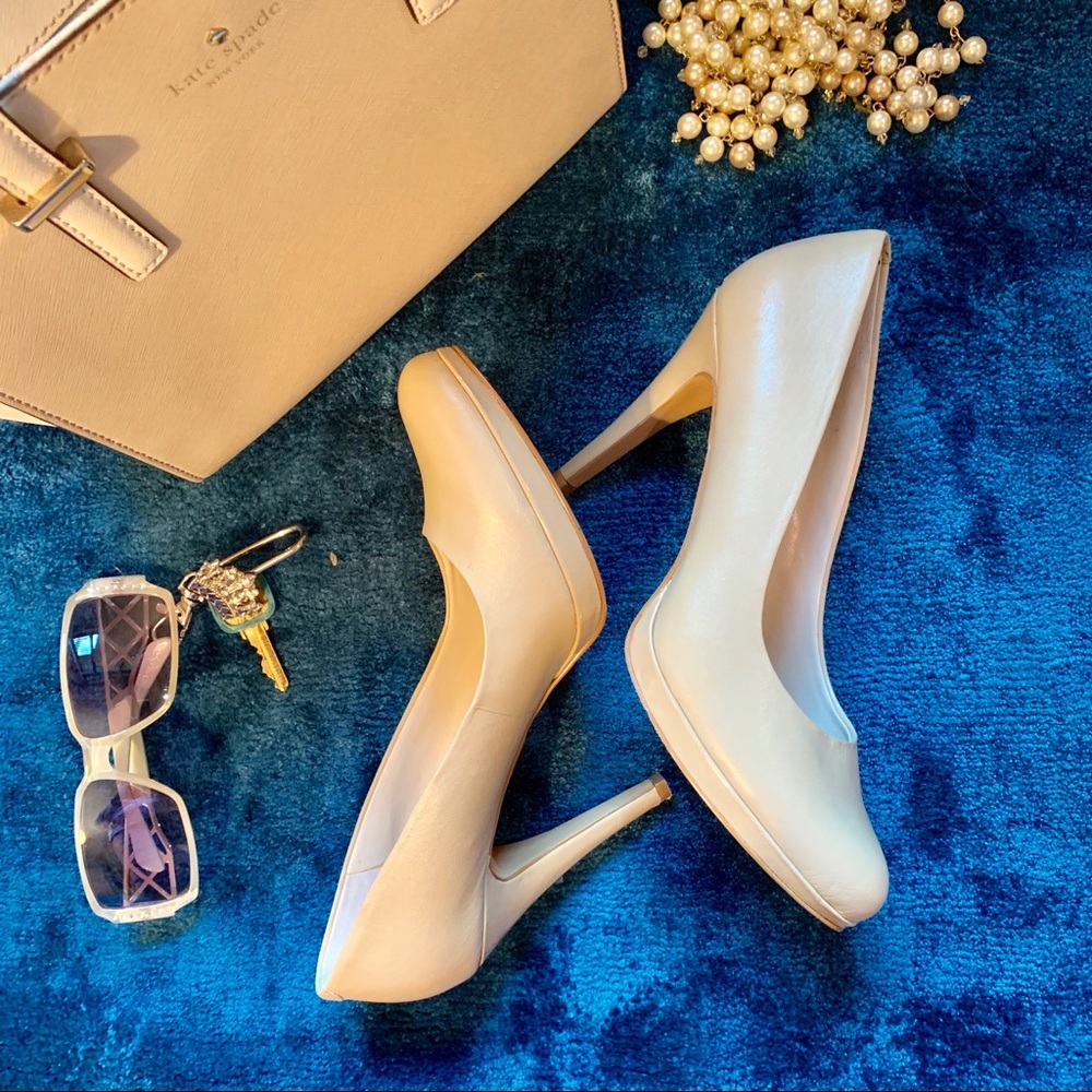 Nine West sophisticated sexy cream leather pumps